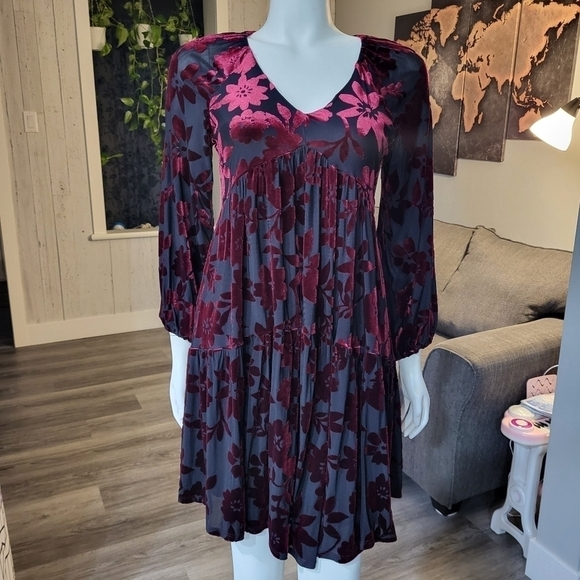 TAYLOR - Burgundy & Black Burnout Floral Velvet Sheath Cocktail Dress - Picture 3 of 14